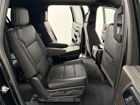 Used 2025 GMC Yukon XL Denali AWD/4WD image 16