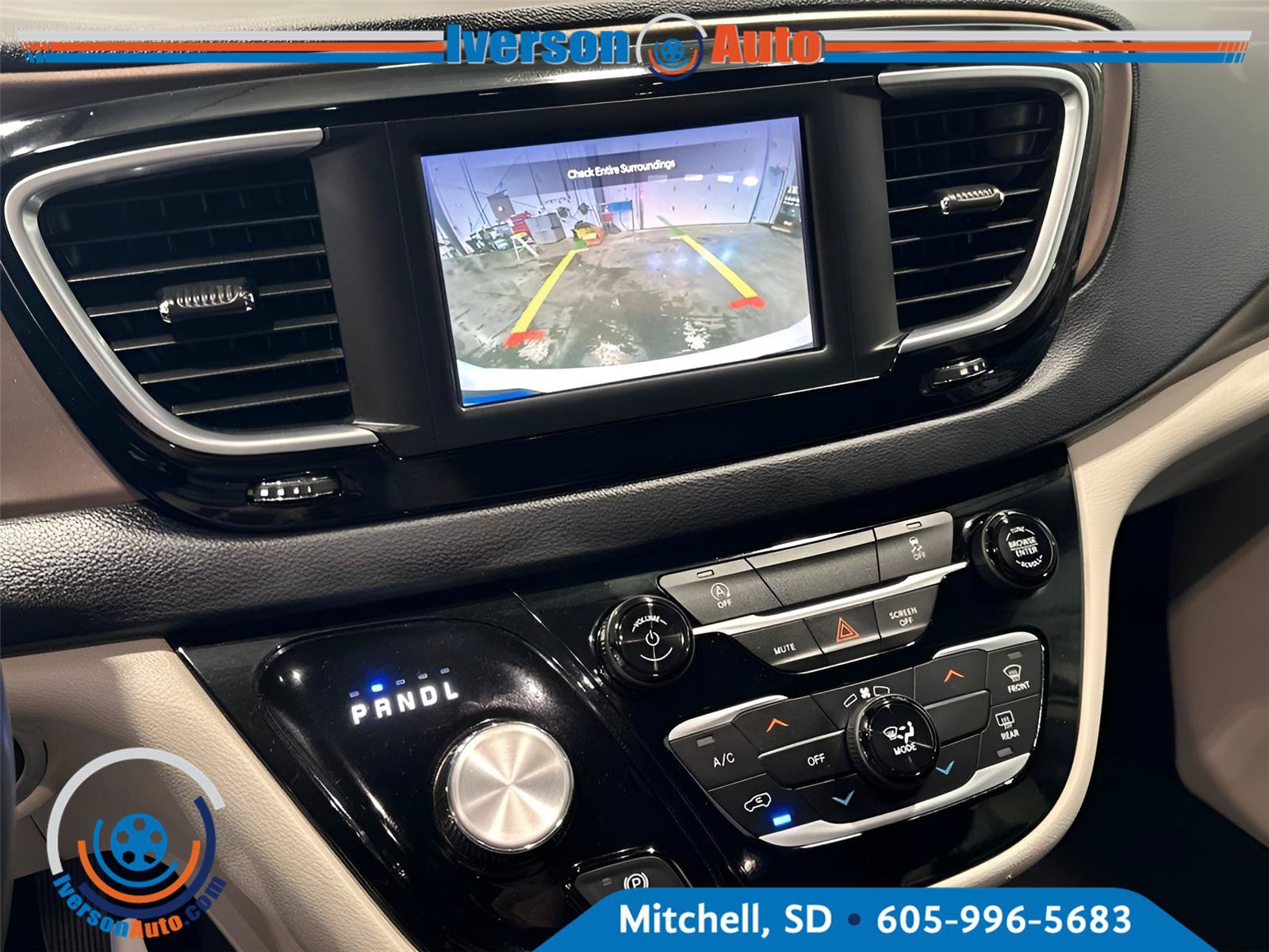 Used 2023 Chrysler Voyager LX FWD image 23