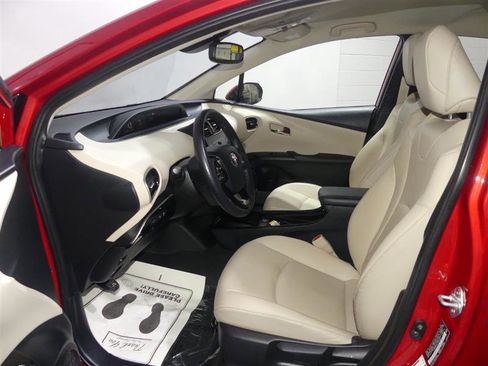 Used 2020 Toyota Prius XLE image 21