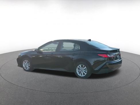 Used 2025 Toyota Camry LE image 10