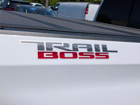 Used 2024 Chevrolet Silverado 1500 LT Trail Boss w/ LT Trail Boss Premium Package AWD/4WD image 11