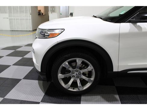 Used 2020 Ford Explorer Platinum w/ Premium Technology Package image 10