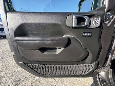Used 2021 Jeep Gladiator Sport image 25