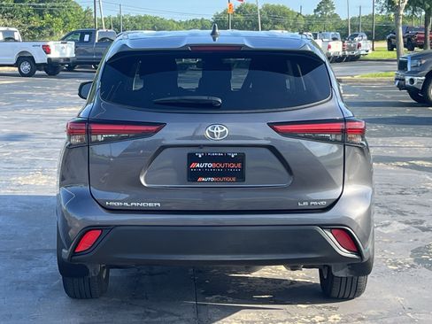 Used 2022 Toyota Highlander LE AWD/4WD image 7