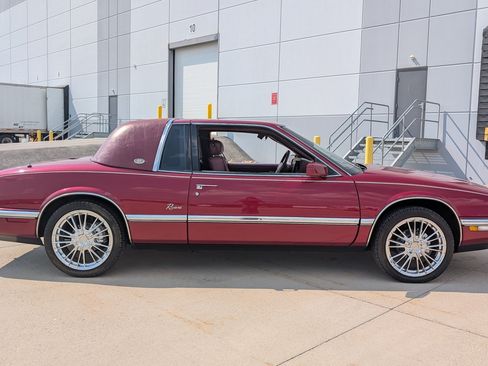 Used 1990 Buick Riviera Coupe FWD image 18