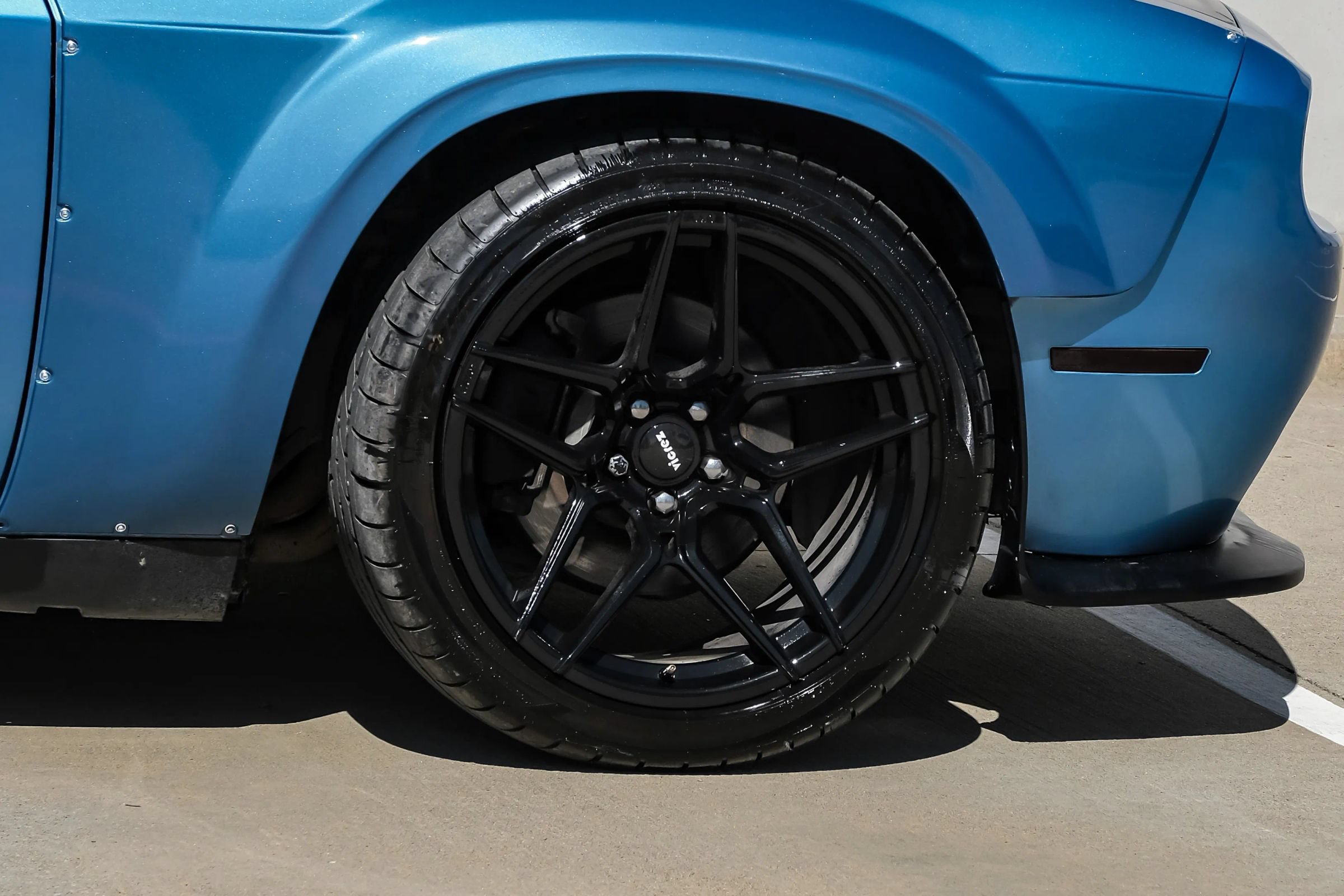 Used 2015 Dodge Challenger R/T RWD image 40