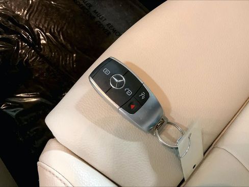 Used 2020 Mercedes-Benz GLB 250 4MATIC image 14