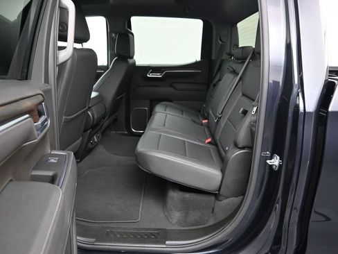 Certified 2025 GMC Sierra 1500 SLT image 23