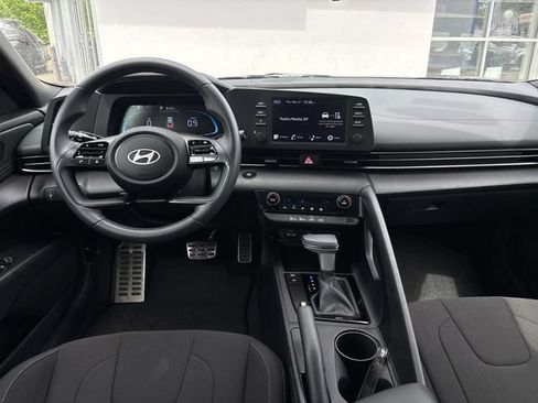 Certified 2025 Hyundai Elantra Sport FWD image 10