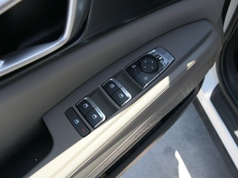 New 2026 Kia Carnival LXS FWD image 9
