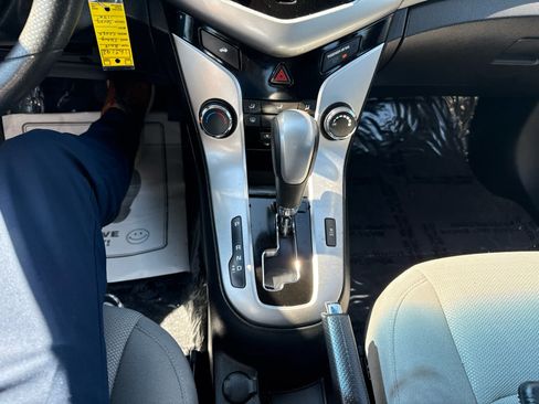 Used 2015 Chevrolet Cruze LT FWD image 21