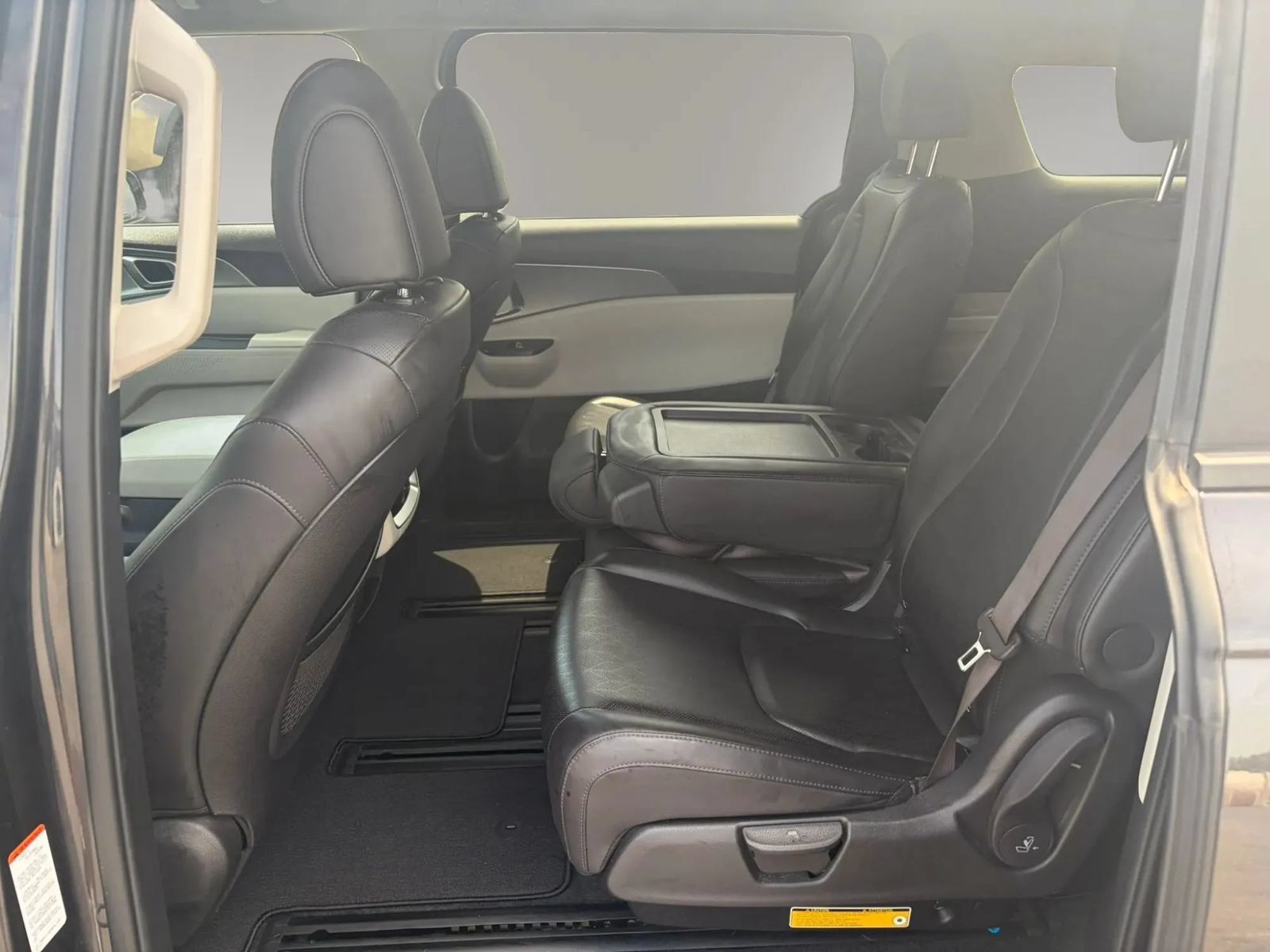 Used 2022 Kia Carnival LX FWD image 27