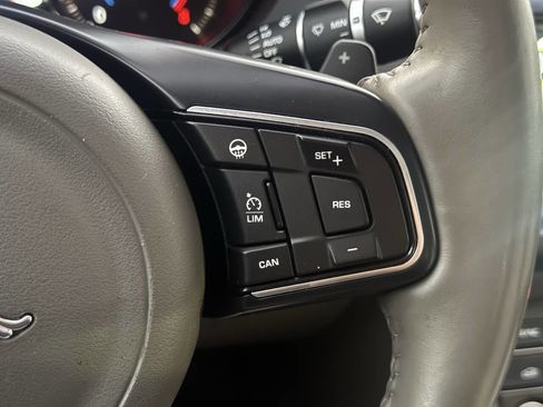 Used 2017 Jaguar XE Premium image 27