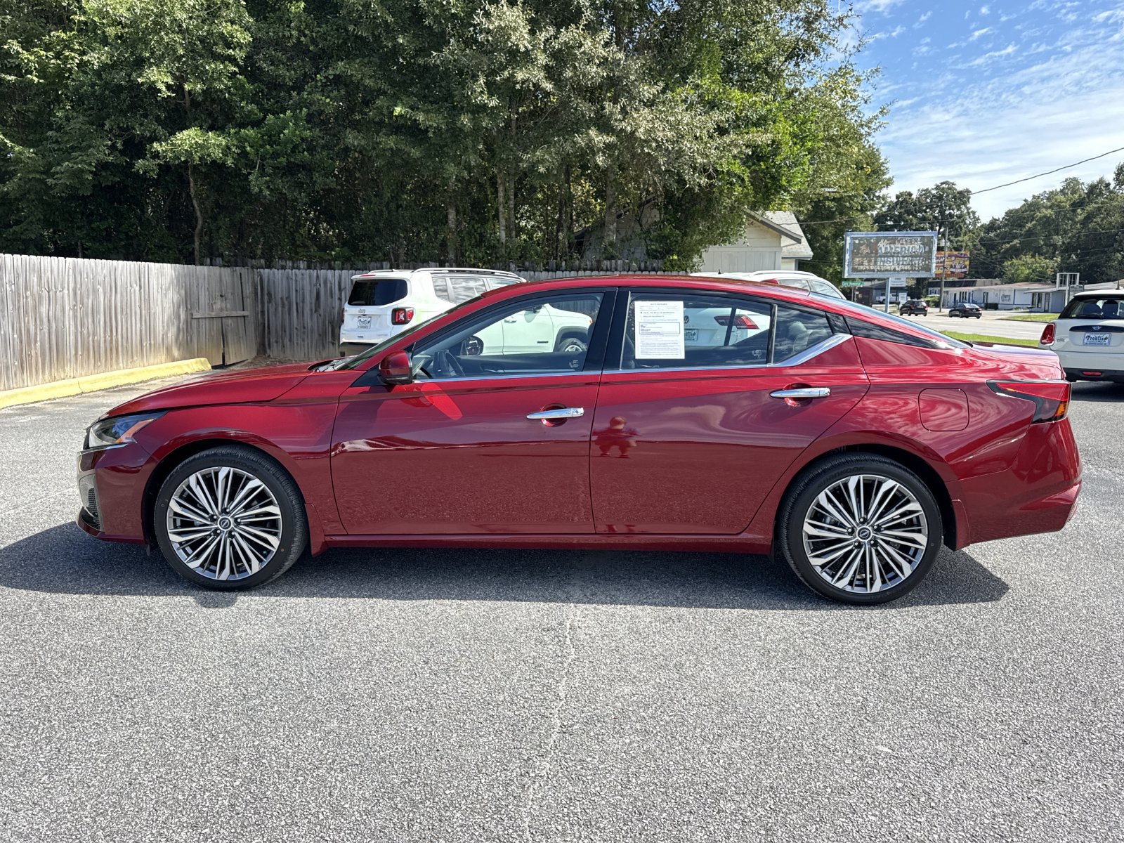 Used 2025 Nissan Altima 2.5 SL AWD/4WD image 2