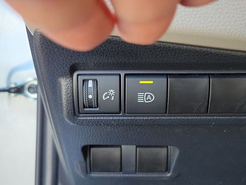 Used 2024 Toyota Corolla Cross L image 27