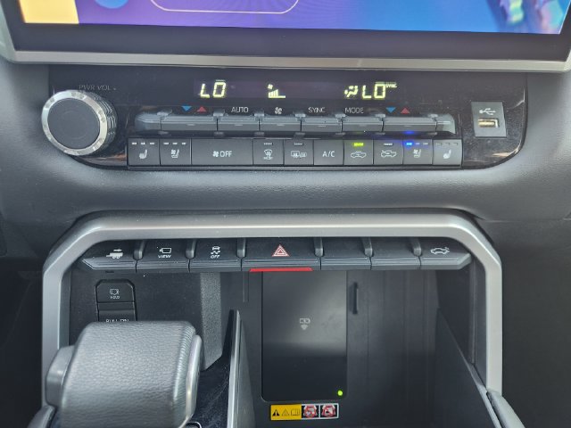 Used 2025 Toyota Tundra Platinum AWD/4WD image 19