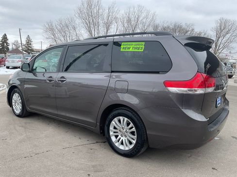 Used 2012 Toyota Sienna XLE image 4