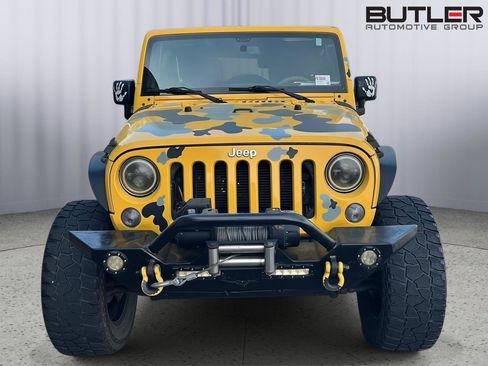 Used 2015 Jeep Wrangler Unlimited Rubicon w/ Connectivity Group image 9