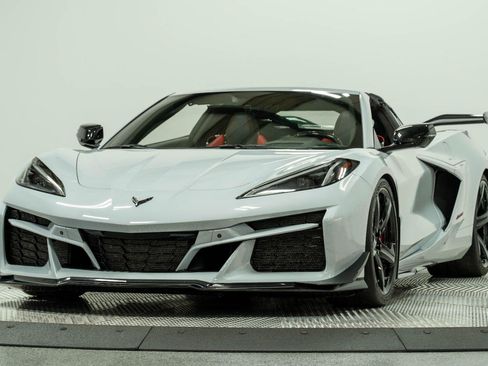Used 2023 Chevrolet Corvette Z06 w/ Z07 Performance Package RWD image 17