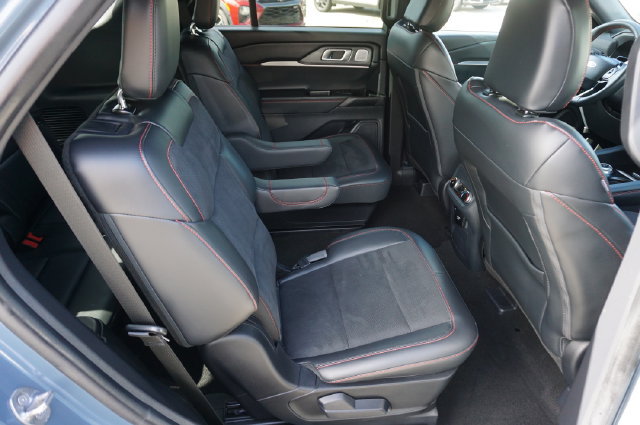 Used 2025 Ford Explorer ST w/ Sun And Sound Package AWD/4WD image 29