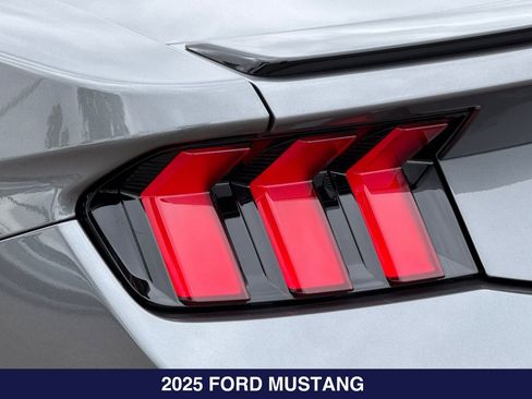 Used 2025 Ford Mustang Coupe RWD image 27