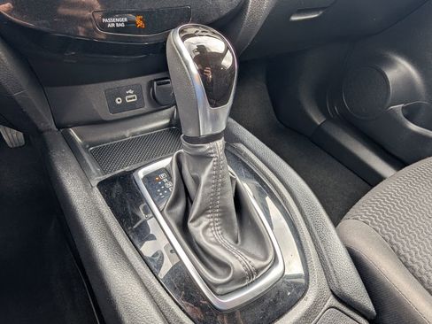 Used 2021 Nissan Rogue Sport S image 8