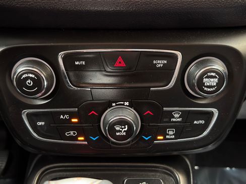 Used 2017 Jeep Compass Trailhawk w/ Leather Interior Group AWD/4WD image 35