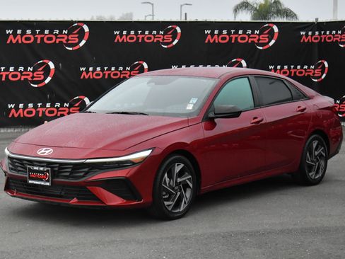 Used 2025 Hyundai Elantra Sport image 3