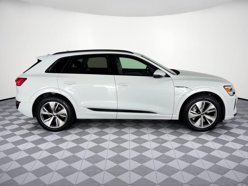 Used 2024 Audi Q8 e-tron Premium Plus AWD/4WD image 8