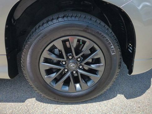 Certified 2020 Lexus GX 460 Premium w/ Premium Package AWD/4WD image 11