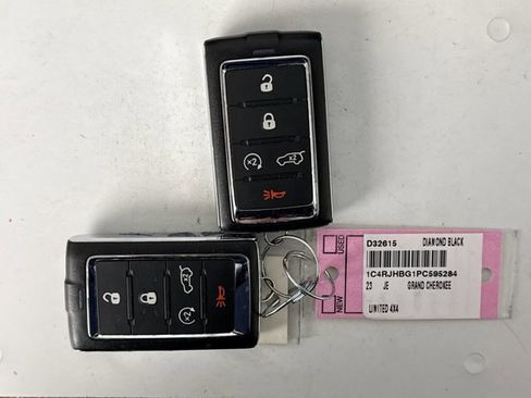 Used 2023 Jeep Grand Cherokee Limited w/ Trailer Tow Prep Group (B) AWD/4WD image 22