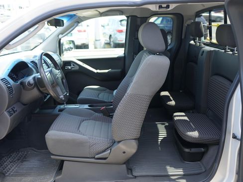 Used 2007 Nissan Frontier SE w/ SE Value Truck Pkg AWD/4WD image 10