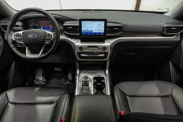 Used 2021 Ford Explorer XLT w/ Equipment Group 202A AWD/4WD image 19