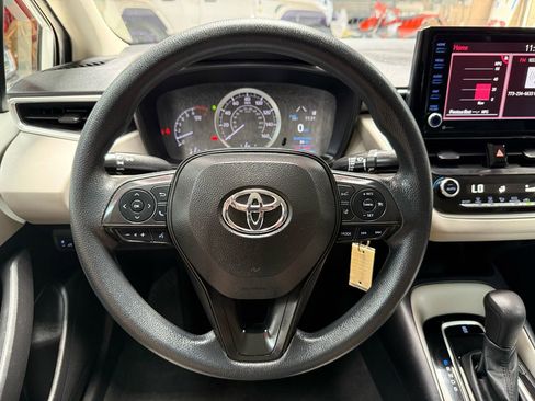 Used 2022 Toyota Corolla LE FWD image 12