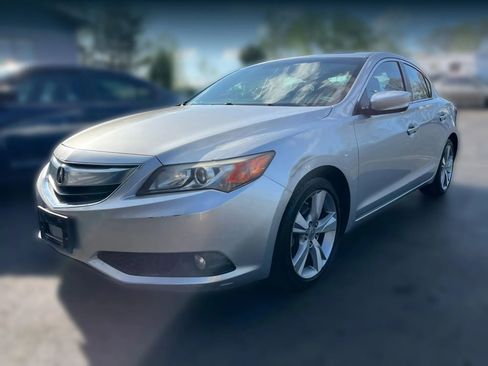 Used 2013 Acura ILX w/ Technology Package image 1