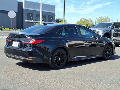 Used 2026 Toyota Camry SE FWD image 5