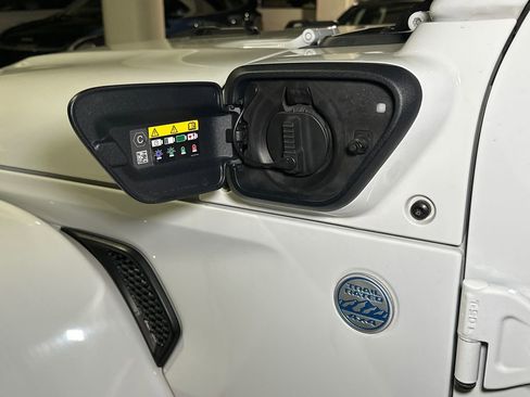 Used 2022 Jeep Wrangler Unlimited Sahara w/ Cold Weather Group image 12