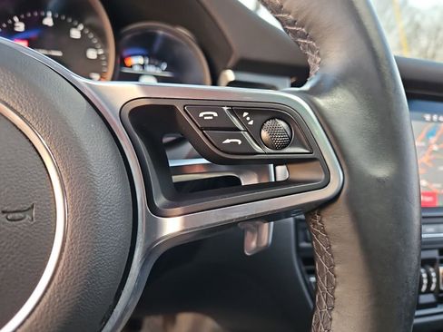 Used 2021 Porsche Macan image 26