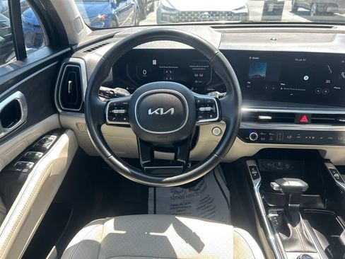 Used 2025 Kia Sorento SX AWD/4WD image 16