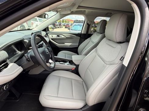 Used 2026 Ford Explorer Active w/ Active Comfort Package AWD/4WD image 11