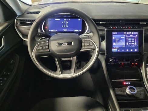 Used 2023 Jeep Grand Cherokee L Laredo AWD/4WD image 22