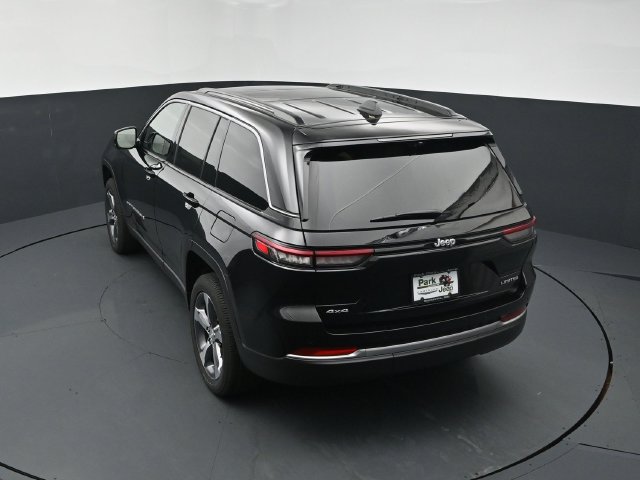 New 2026 Jeep Grand Cherokee Limited w/ Luxury Tech Group II AWD/4WD image 16