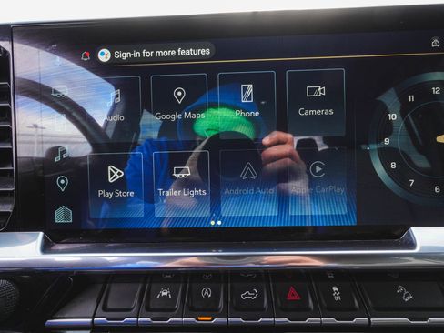 Used 2025 Chevrolet Silverado 1500 RST image 19