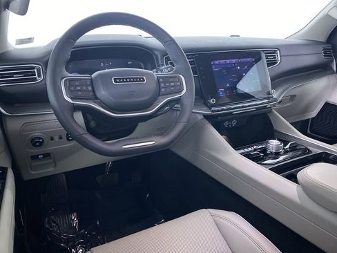 Used 2024 Jeep Wagoneer L Series III w/ Premium Group I image 2