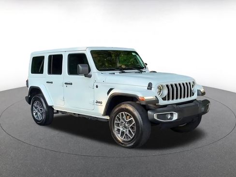 Used 2025 Jeep Wrangler Unlimited Sahara AWD/4WD image 2