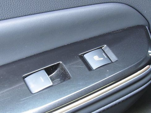 Certified 2024 Toyota Crown AWD/4WD image 18