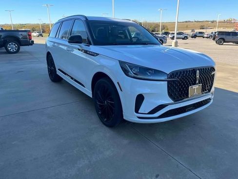 Used 2025 Lincoln Aviator Reserve w/ Equipment Group 201A AWD/4WD image 3