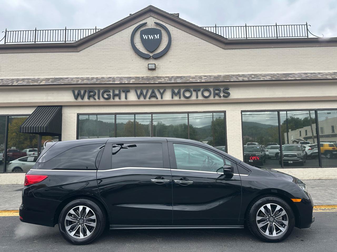 Used 2024 Honda Odyssey EX-L image 2