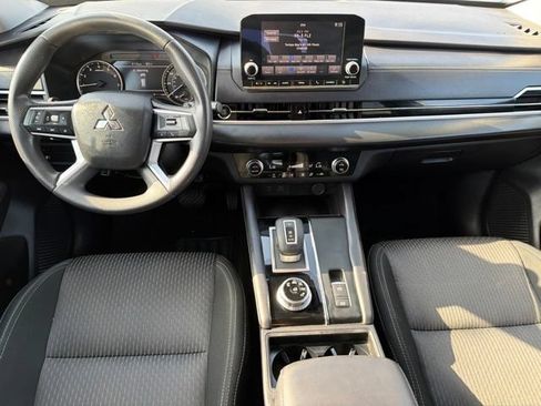 Used 2023 Mitsubishi Outlander ES FWD image 17