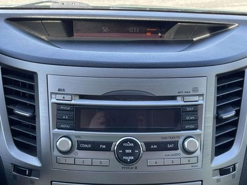 Used 2011 Subaru Outback 2.5i Premium AWD/4WD image 22